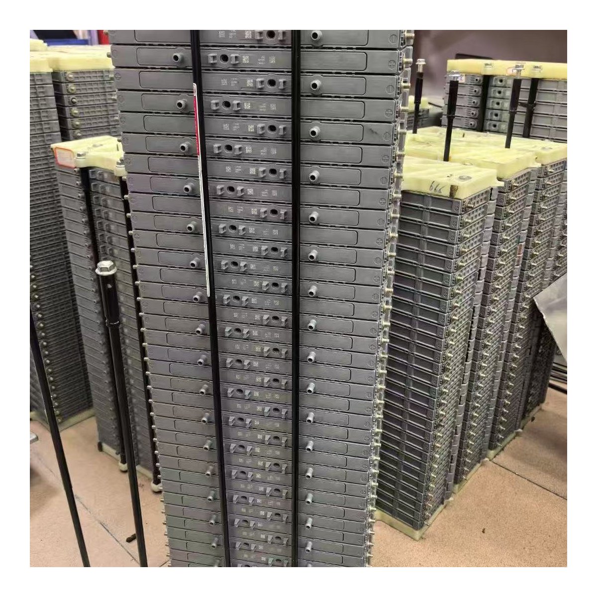 丰田混动汽车镍氢电池替换包 — Toyota RAV4 Hybrid/PHEV (2015-2022) 245V 34 modules. Brand-new NiMH hybrid battery pack with factory QC, drop-in fit for OE#G9510-42180. 12-mo warranty. Wholesale from LIANLI.