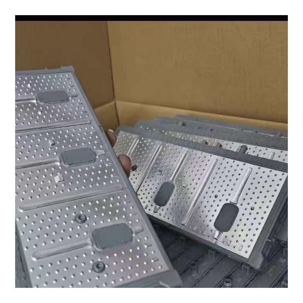 丰田混动汽车镍氢电池替换包 — Toyota Prius ZVW30 (2009-2015) 201.6V 28 modules. Brand-new NiMH hybrid battery pack with factory QC, drop-in fit for OE#G9510-47062. 12-mo warranty. Wholesale from LIANLI.